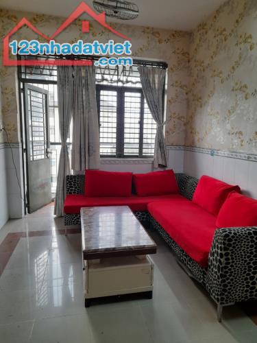 Cần bán chung cư 312 Lạc Long Quân Quận 11 - Sổ hồng rồi giá 2,8 tỷ
