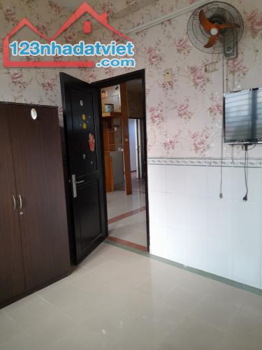 Cần bán chung cư 312 Lạc Long Quân Quận 11 - Sổ hồng rồi giá 2,8 tỷ - 2