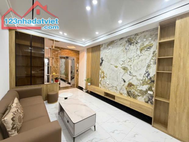 Bán nhà mặt ngõ ô tô phố Võ Chí Công, Tây Hồ, gần phố, 5 tầng thang máy, 38m, 11.2 tỷ