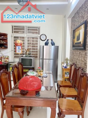 HÀNG THƠM - Nhà 2 lầu ST mặt tiền hẻm 4m Nguyễn Thị Thập, Quận 7 - 2