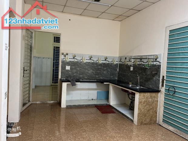 Bán nhà MẶT TIỀN kinh doanh đa ngành nghề,ngang KHỦNG 8,5m,gần chợ Xóm Vắng - 1