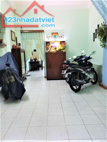 10 TỶ HƠN - NHÀ Ở AN CƯ QUẬN 5 - HẺM XE HƠI NGUYỄN TRÃI - DT 55M2 3 LẦU - 4PN ĐẸP - 1