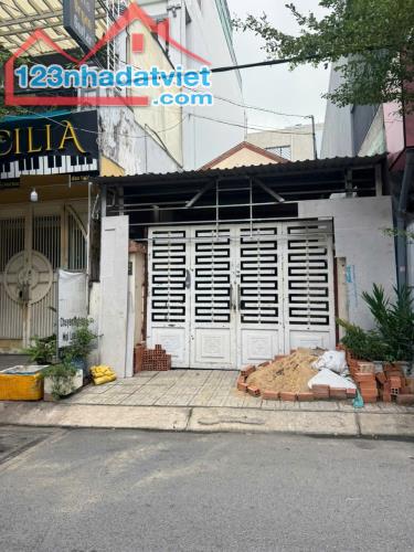 Bán nhà mặt tiền Trần Bá Giao, P.5, Gò Vấp: 4( Nở hậu: 6,5m) x 17, giá 9,5 tỷ.