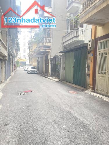 Bán nhà Lạc Long Quân, phân lô, Ô tô vào nhà, gần Hồ Tây giá nhỉnh 24 tỷ