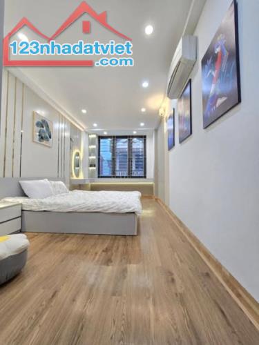 BÁN NHÀ 4 TẦNG MẶT TIỀN CẬN, HẺM XE HƠI 4 Met THÔNG TRẦN HƯNG ĐẠO Q1 - 1
