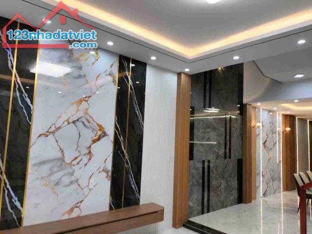 ✨ Bán Nhà Đẹp 3 Tầng Full Nội Thất, Đường 5.5m Hòa Xuân, Ô Tô Đậu Thoải Mái
