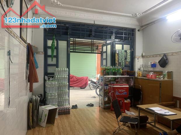Nhà Hẻm xe hơi Quận 10 - Cách Mạng Tháng Tám - Vị trí đẹp, giá tốt