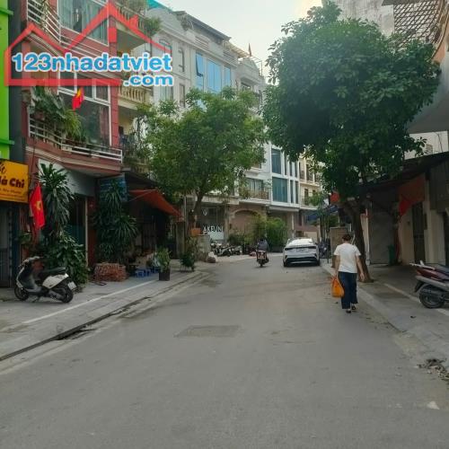 BÁN MẢNH ĐẤT LẠC LONG QUÂN, PHÂN LÔ, ÔTÔ TRÁNH, 75M2 GIÁ CHỈ 280 TRIỆU /M2