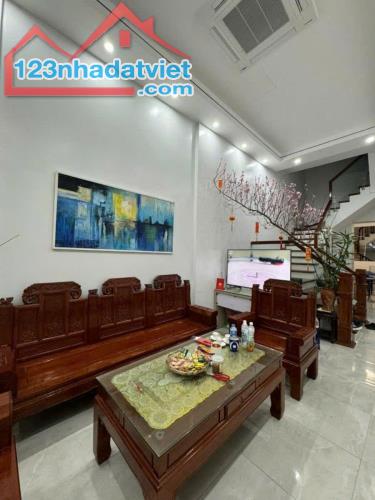NHÀ ĐẸP phố Tạ Quang Bửu TT Bách Khoa Hai Bà Trưng 79m2 nhà 4 Tầng  2 mặt ngõ.Ô tô vào nhà