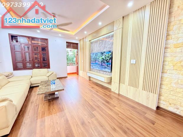 NHÀ VIP TRUNG TÂM HOÀI ĐỨC – 3 MẶT THOÁNG - Ô TÔ 7 CHỖ VÀO NHÀ - 2