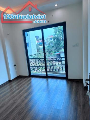 Bán nhà riêng Vân Côn, Hoài Đức. Nhà đơn lập, sân chơi riêng. Sổ đỏ 50m2 xây 4 tầng, 4 ngủ - 3
