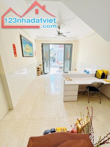 Bán nhà 3 TẦNG, 65M², 4PN, 4WC, PHẠM VĂN ĐỒNG, GÒ VẤP - 6.8 TỶ - SỔ HỒNG - 4