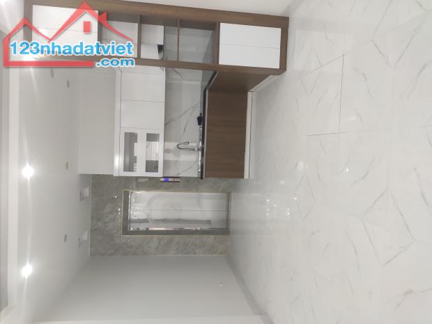 Bán  Nhanh Nhà Xuân La 40m2,  5 Tầng, Gần Ô Tô, Nhỉnh 8 Tỷ - 1