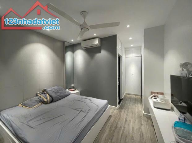 NHÀ ĐẸP ĐÊ LA THÀNH - Có Dòng Tiền - Ở Lại Sướng DT 54m2 7 tầng MT 3.9m Giá 11.9 tỷ - 1