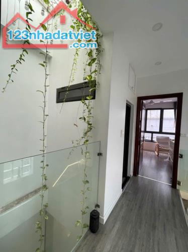 NHÀ ĐẸP ĐÊ LA THÀNH - Có Dòng Tiền - Ở Lại Sướng DT 54m2 7 tầng MT 3.9m Giá 11.9 tỷ - 3