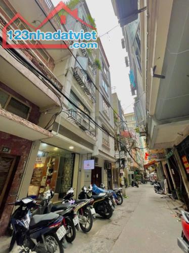 NHÀ ĐẸP ĐÊ LA THÀNH - Có Dòng Tiền - Ở Lại Sướng DT 54m2 7 tầng MT 3.9m Giá 11.9 tỷ - 4