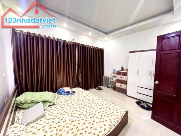 Bán nhà Đẹp thoáng sáng tổ 15 Yên Nghĩa Hà Đông , ngõ thông thoáng 52m2 mặt tiền 4.5m giá - 2