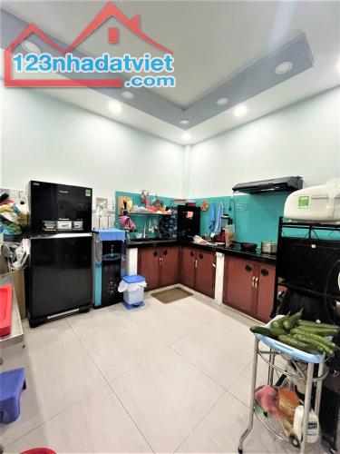 Chủ nhà gửi căn nhà lô góc ngay đường Hoàng Dư Khương, Quận 10 - 1