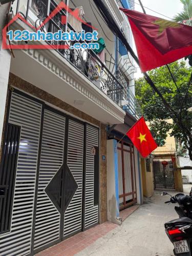 CCMN TRUNG KÍNH💎55M2 x 5T💎MT 4M💎12.5 TỶ💎NGÕ RỘNG 3M💎GẦN PHỐ💎DÒNG TIỀN 50TR/TH
