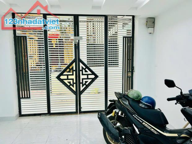 CCMN TRUNG KÍNH💎55M2 x 5T💎MT 4M💎12.5 TỶ💎NGÕ RỘNG 3M💎GẦN PHỐ💎DÒNG TIỀN 50TR/TH - 2