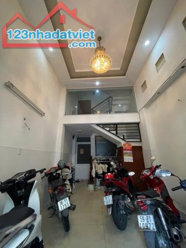 Căn Hộ Dịch Vụ  - 5 Tầng BTCT-  7PN- Khu Vip Sân Bay- Tân Bình- Hxh Tránh- 64m2– Giá 13Tỷ - 2