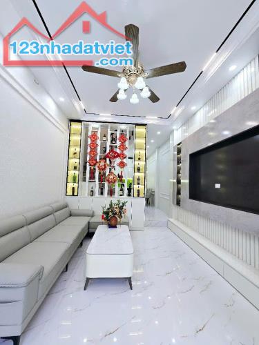 BÁN NHÀ ĐẸP KIM GIANG, HÀ NỘI. 42m2 , 10ty95. Ô TÔ -NGÕ THÔNG-KINH DOANH-TẶNG NỘI THẤT XỊN