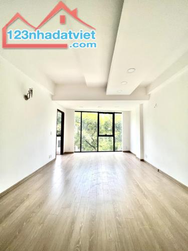 Nhà mặt phố Trần Đại Nghĩa, quận Hai Bà Trưng, 140m2 x 4 tầng, mặt tiền 8,3m, 108 tỷ!