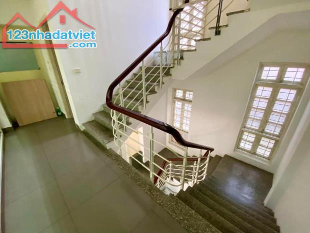 Nhà mặt phố Trần Đại Nghĩa, quận Hai Bà Trưng, 140m2 x 4 tầng, mặt tiền 8,3m, 108 tỷ! - 1