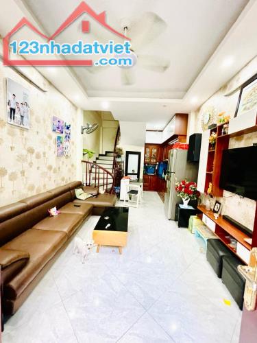 NHÀ DÂN XÂY - HÀNG XÓM TIMES CITY - TIỆN ÍCH BẠT NGÀN