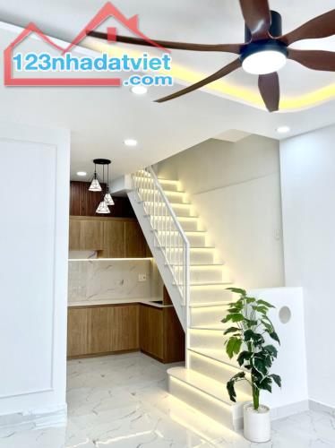 HÀNG HIẾM - NHÀ MỚI ĐẸP Ở NGAY - 4,3X7M - 2 TẦNG 2PN - DƯƠNG BÁ TRẠC P1 QUẬN 8 - 3.05T - 3