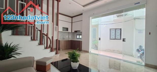 Bán căn nhà siêu đẹp vài bước ra công viên - 1
