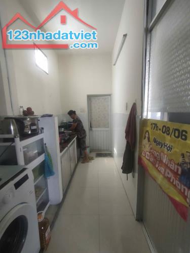 Bán gấp nhà 2 tầng đúc - 4 PN - SHR Hoàn Công - Hẻm 5m - 2