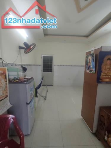 Bán gấp nhà 2 tầng đúc - 4 PN - SHR Hoàn Công - Hẻm 5m - 3