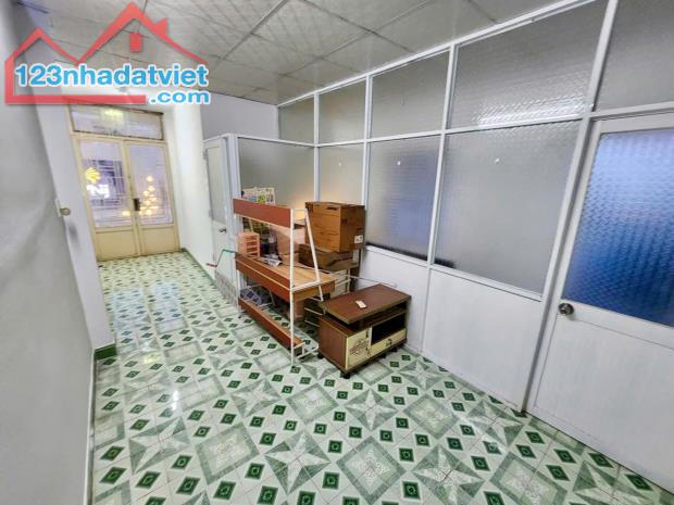 BÁN ĐẤT TẶNG NHÀ 76M2– HẺM XE HƠI RỘNG 7M.