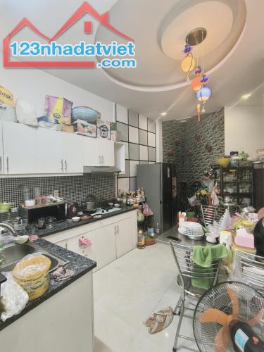 KHU VIP HUỲNH VĂN BÁNH, SÁT MẶT TIỀN 48M2, 4 TẦNG BTCT, 4PN KHÉP KÍN, NHỈNH 7 TỶ, - 1