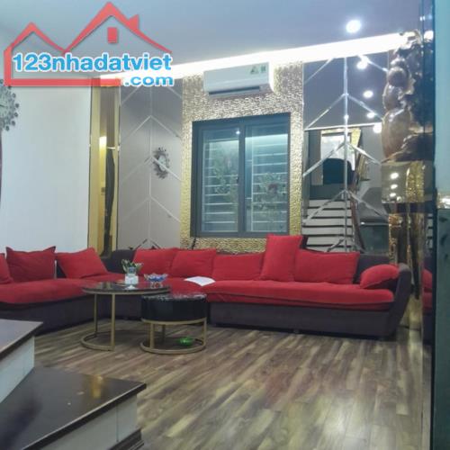 BÁN NHÀ ĐẸP PHỐ NGUYỄN CHÍ THANH - Ô TÔ CHẠY VÒNG QUANH - SẴN Ở VÀ KINH DOANH ĐẸP - 1