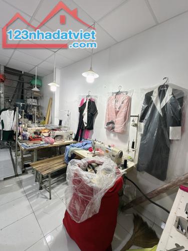 Bán nhà hiếm tân bình, cách mặt tiền chỉ 1 căn, nở hậu tài lộc,80m2, chỉ 5.x tỷ bao đầu tư - 1