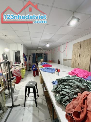 Bán nhà hiếm tân bình, cách mặt tiền chỉ 1 căn, nở hậu tài lộc,80m2, chỉ 5.x tỷ bao đầu tư - 2