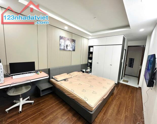 NHÀ ĐẸP HOÀNG MAI - 3 GÁC ĐỖ CỬA - 10M RA Ô TÔ DT 32m2 5 tầng Giá 7 tỷ - 2
