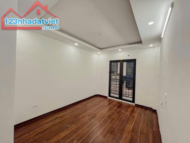 NHÀ ĐẸP HOÀNG MAI MỚI TINH - THANG MÁY DT 34m2 5 tầng MT 3.2m Giá 7.6 tỷ