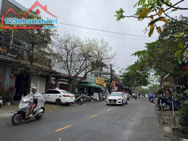 Bán nhà 2 tầng mặt tiền kinh doanh Đặng Huy Trứ, trung tâm TP. Huế, Khổ ngang 10m đẹp - 4