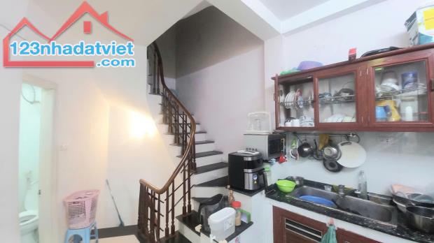 Bán nhà 4 tầng Hoàng Hoa Thám - Trung tâm Ba Đình - Diện tích 35m2 - Tầm tiền hiếm 4,89 tỷ - 4