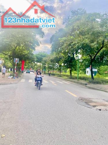 Bán đất tặng nhà KIM GIANG HOÀNG MA100m 2 tầng Mt 5,4m TC 31 tỷ lh 0376655225 sở hữu luôn