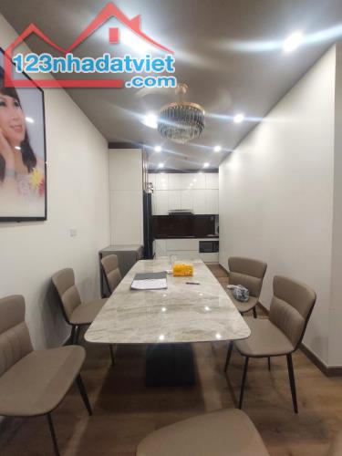 BÁN CĂN HỘ CAO CẤP BERRIVER 390 NGUYỄN VĂN CỪ – FULL NỘI THẤT – VIEW THOÁNG – TIỆN ÍCH - 1