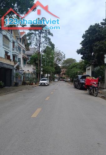 Lô góc vỉa hè xây căn BT liền kề tuyệt đỉnh  sát KĐT Việt Hưng - 15,6 tỷ.