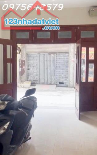 Bán nhà Miếu Đầm 56m Ô tô vào nhà Kinh doanh Giá đầu tư