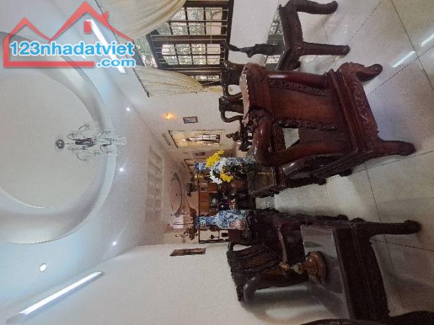 Bán gấp nhà biệt thự mặt tiền Hoàng Quốc Việt 650m2, ngang khủng 13m, SHR, chỉ 87 tỷ. - 1