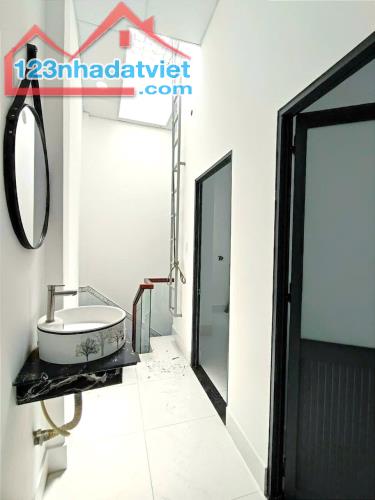 Nhà mới 2 tầng hẻm 314 Âu Dương Lân P3Q8. 3.5 tỷ TL - 3