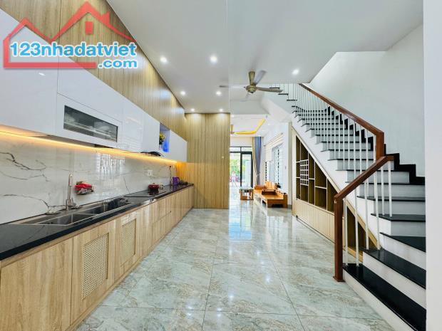 Bán nhà 4 tầng đường 7.5m Đinh Đức Thiện, Hòa Minh, Liên Chiểu - 90m2, giá 6.75 tỷ TL