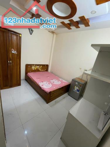 Cho thuê phòng trọ đầy đủ nội thất trung tâm Quận 1 – Giá chỉ 5 triệu/tháng